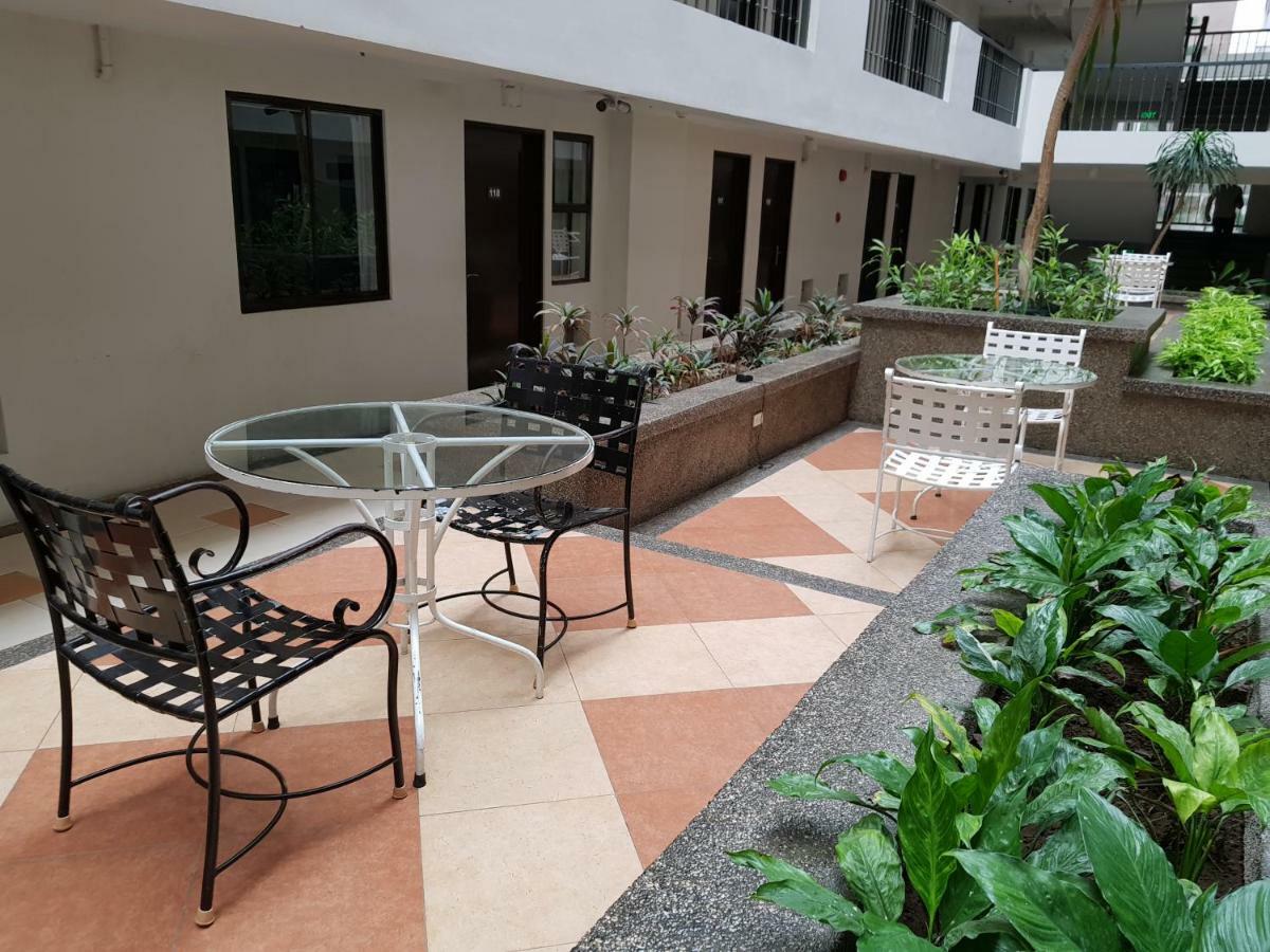Heart Of The City Studio With Balcony Davao City المظهر الخارجي الصورة
